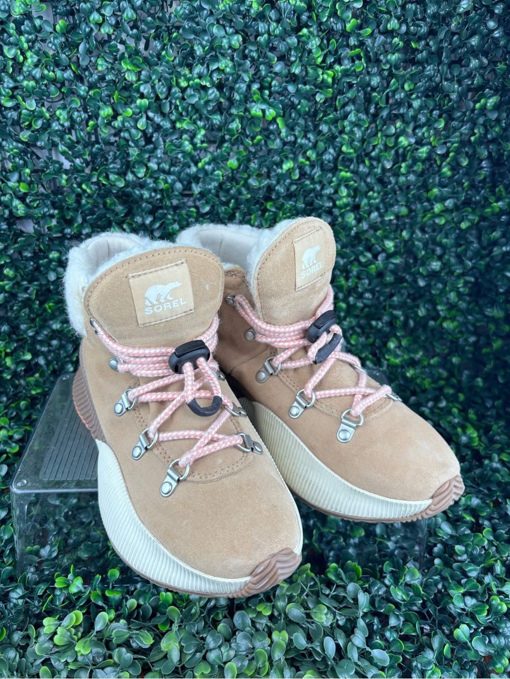 SOREL OUT ‘N ABOUT CONQUEST BOOTS WITH FLEECE COLLARS (Size 6 US)